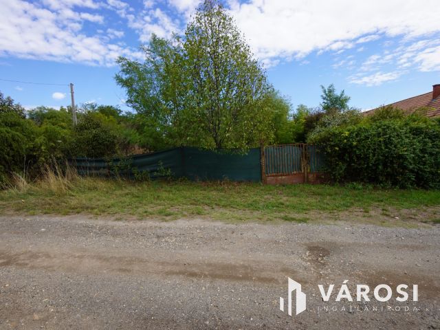 Hatalmas telek eladó Ecseren!