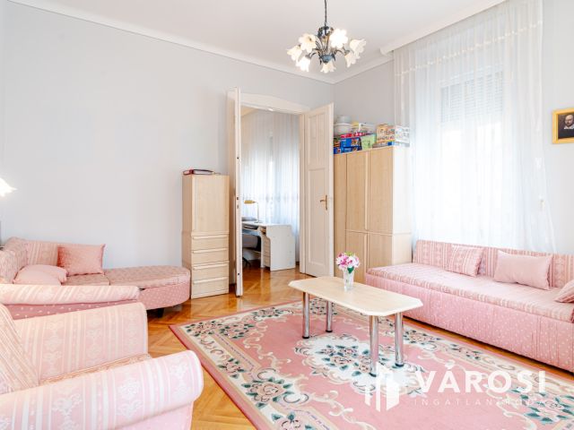 Polgári elegancia, modern kényelem – 1 perc az Anna-kúttól