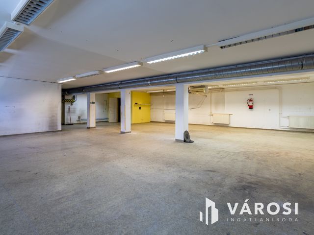 Főként raktárnak vagy műhelynek alkalmas helyiség kiadó