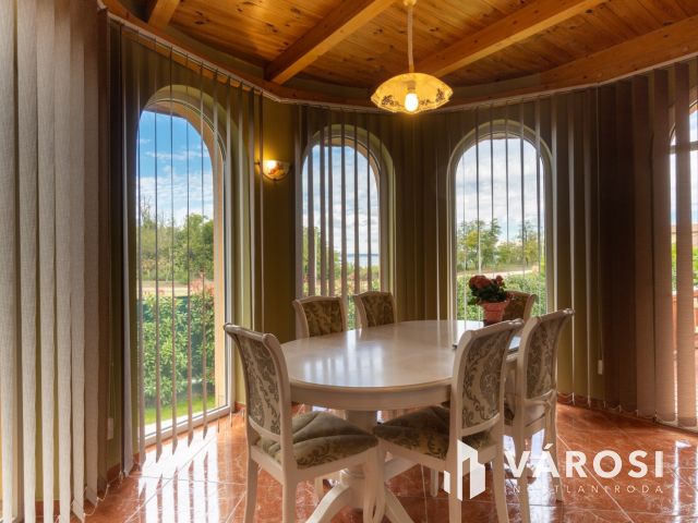 Gyönyörű családi ház balatoni panorámával