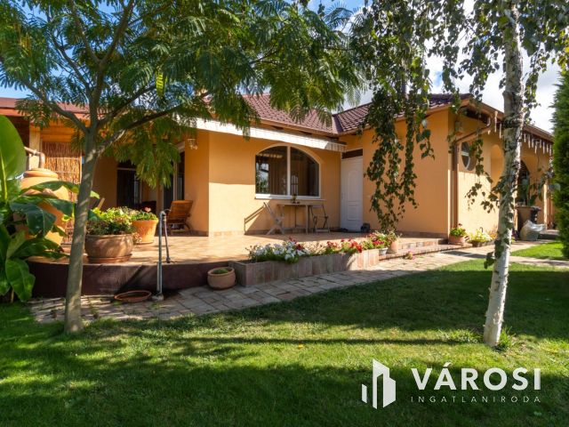 Gyönyörű családi ház balatoni panorámával