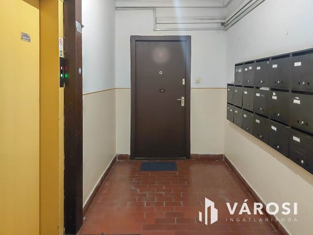 67 m2-es, 3 szobás, étkezős, erkélyes, jó állapotú lakás