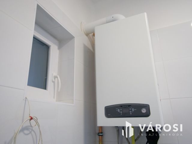 Azonnal költözhető 4 szobás felújított ház a központban