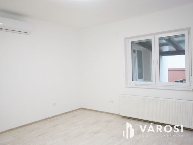 Azonnal költözhető 4 szobás felújított ház a központban