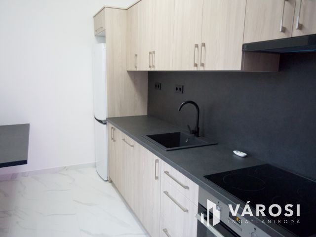 Azonnal költözhető 4 szobás felújított ház a központban