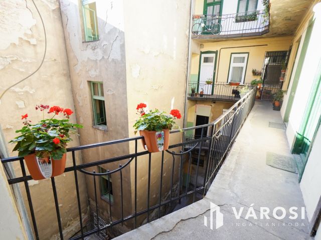 Felújított lakás a Flórián tér szomszédságában!