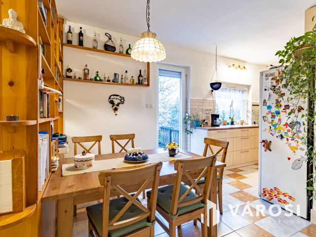 Családi ház Ürömön, akár három generációnak