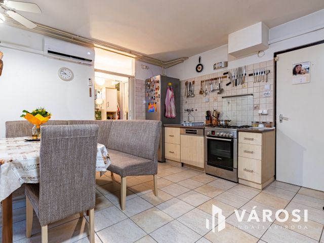 Családi ház Ürömön, akár három generációnak