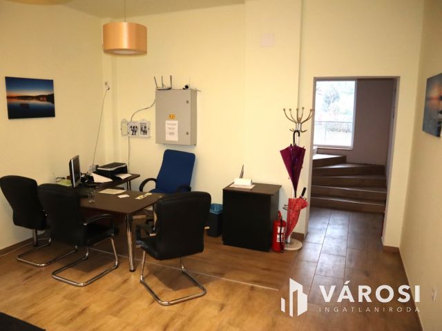 10 lakóegységes üdülőház Siófok Ezüstpartján eladó