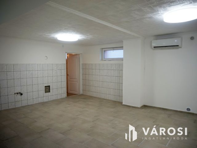 Igényesen felújított családi ház kiváló környezetben!