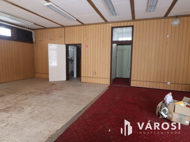 Szentmihály-telek elején üzlethelyiség, / iroda/ eladó.