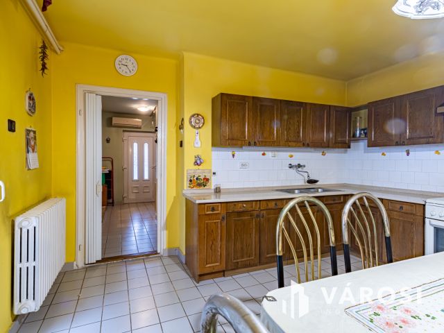 Három szobás ikerházfél eladó, Szigethalmon.