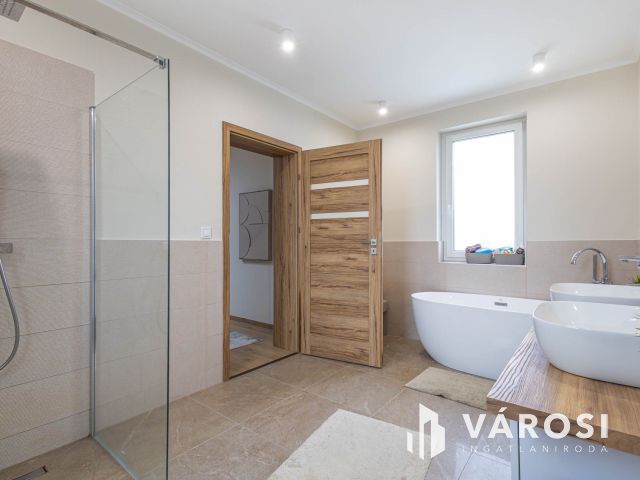 Kényelmes prémium családi ház a Kállay ligetben!