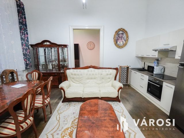 Sokoldalú lakás a Belvárosban!