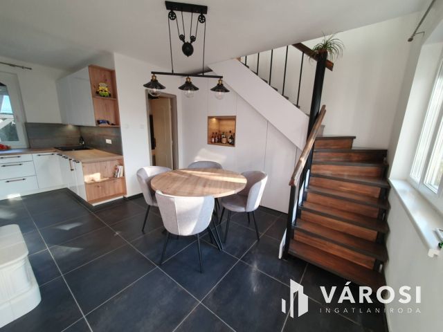 Kiváló, újszerű napelemes ikerfél Széplakon eladó