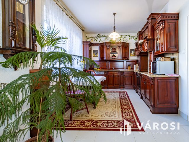 Turai kastély mellett, 4 szoba, nappalis családi ház eladó