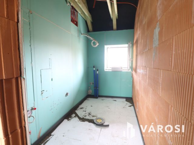 Szöregen kulcsrakész családi ház eladó.