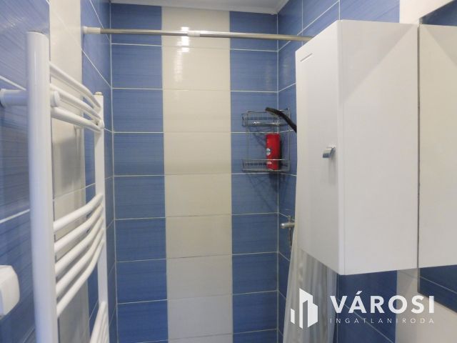 Tökéletes helyen,pénztárca barát kis lakás eladó.