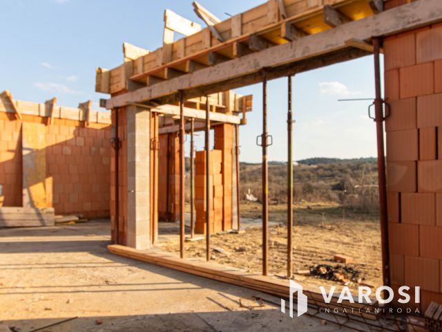 Panorámás ikerház fél  Tinnyén a  királyvölgy lakoparkban