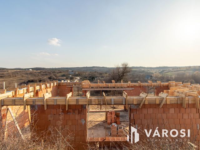 Panorámás ikerház fél  Tinnyén a  királyvölgy lakoparkban