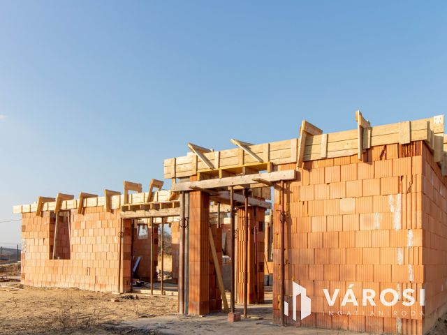 Panorámás ikerház fél  Tinnyén a  királyvölgy lakoparkban