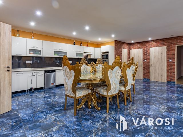 Teljesen újjáépített családi ház Zsámbokon eladó