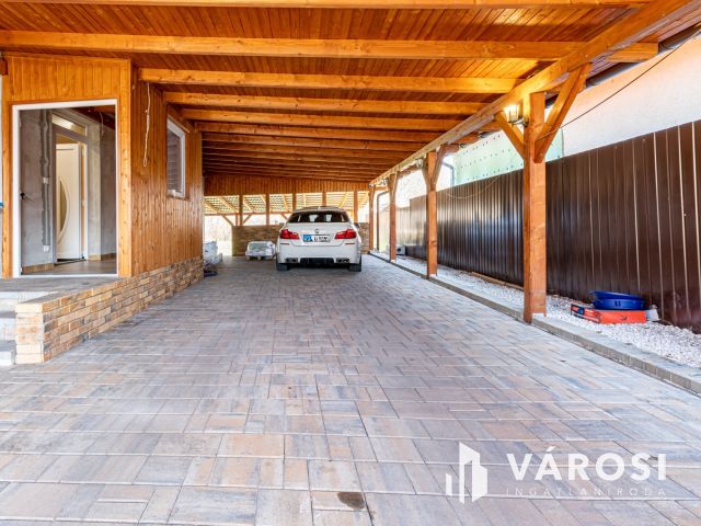 Teljesen újjáépített családi ház Zsámbokon eladó