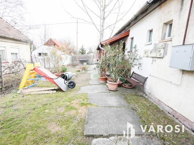 Szigetmonostor központi részén!