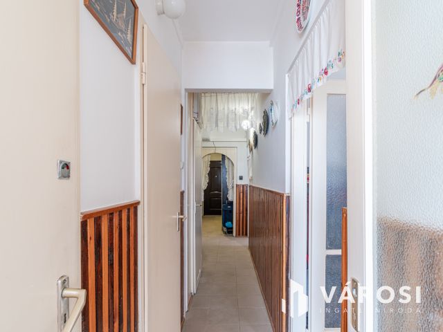 Három szoba erkéllyel napfénnyel