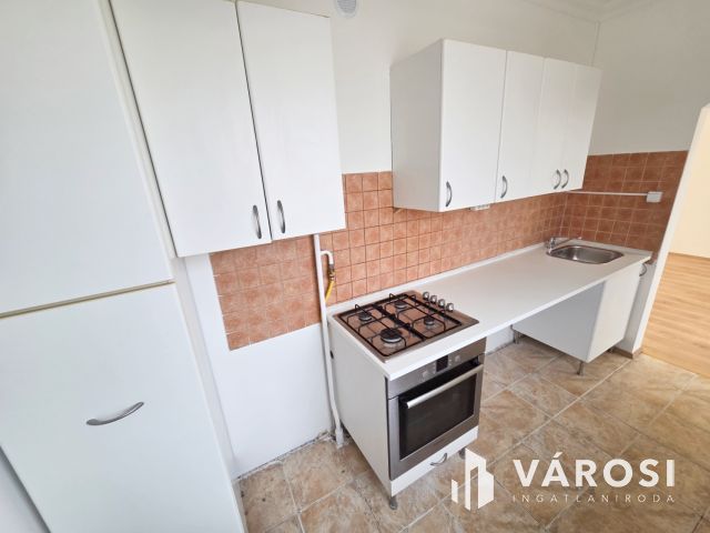 Igényesen felújított panel lakás jó helyen