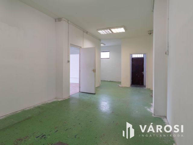 59 m2-es, klímás iroda saját raktárral és mosdóval kiadó