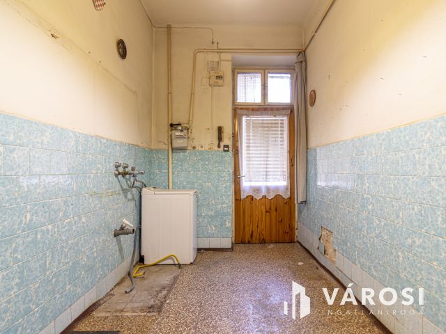 44 m2-es felújítandó garzon a Göncz Árpád Városközpontnál!