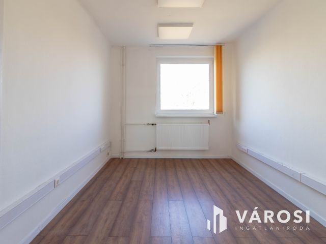 48 m2-es, két helyiséges, teakonyhás, 2.emeleti iroda