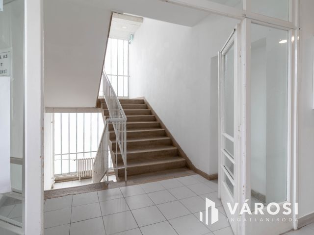 2. emeleti, 16 m2-es iroda kiadó Fáy utcai irodaépületben