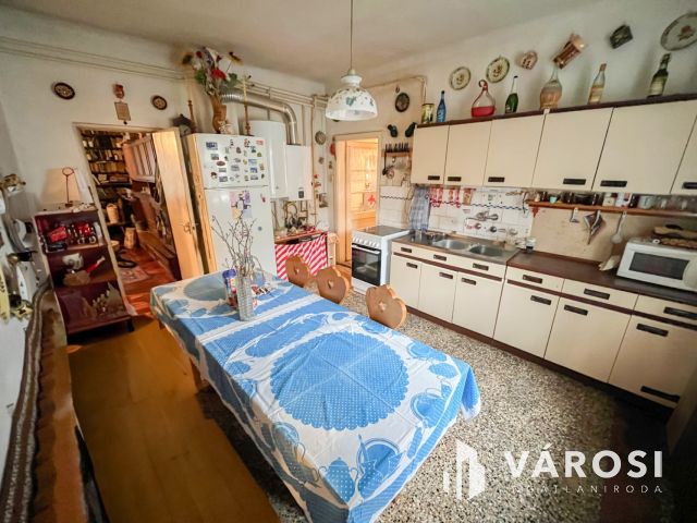 3 ingatlan 1 áráért Szentendrén!