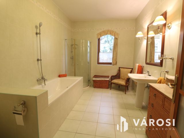 Klasszikus családi ház, Újszeged fő utcáján!