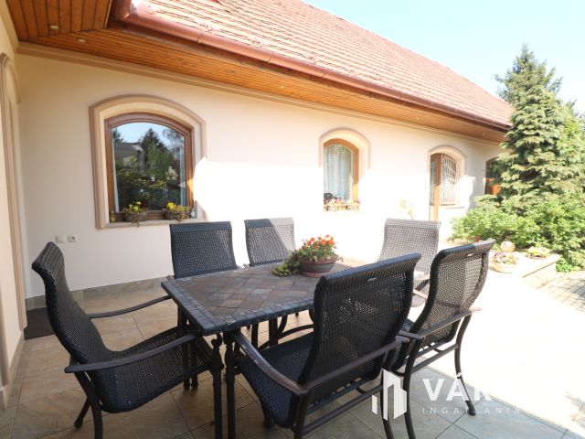 Klasszikus családi ház, Újszeged fő utcáján!