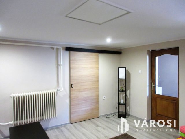 Orosházi részlegesen felújított családi ház