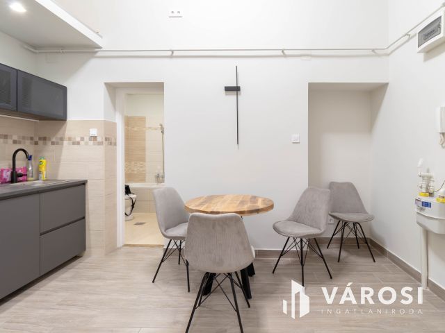 Nyugati közeli, felújított, földszinti, 36 m2-es iroda kiadó