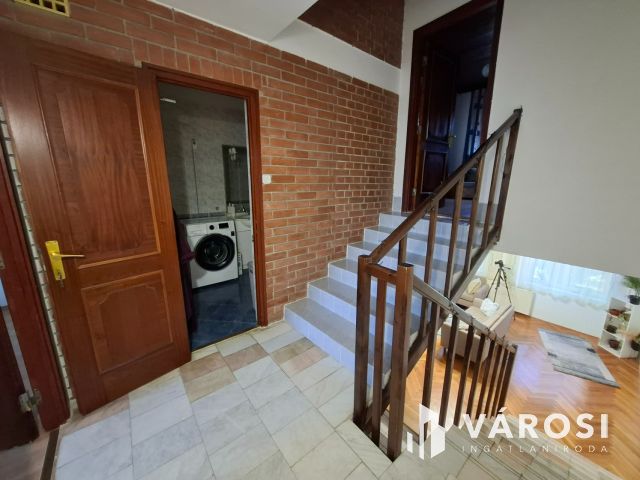 Csendes, zöld környezetben eladó családi ház Újszegeden