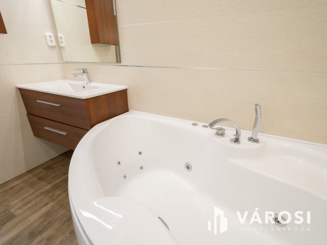 Kertkapcsolatos lakás, nyugodt, biztonságos környéken