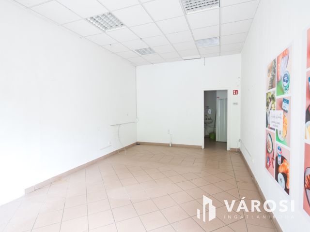 Belvárosi, 32 m2-es üzlethelyiség kiadó