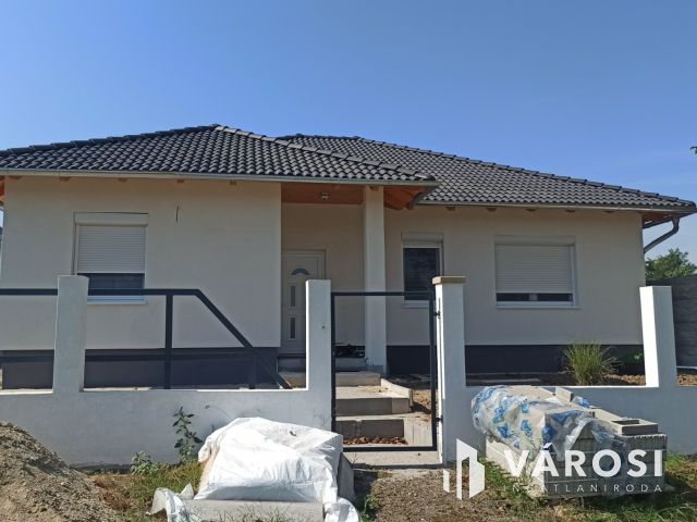 Végre megérkezett haza, Turára!