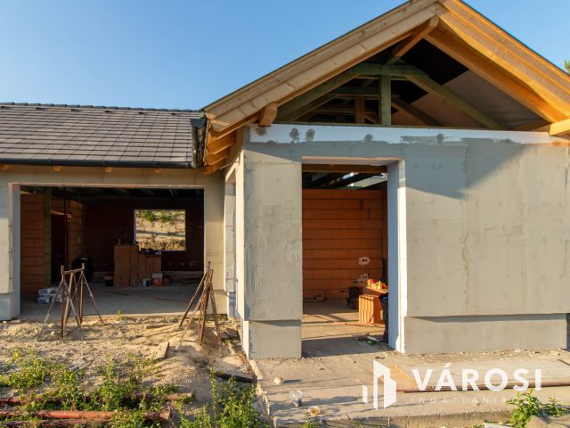 Panorámás ikerház fél  Tinnyén a  királyvölgy lakoparkban