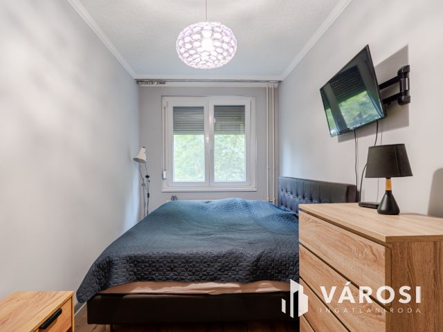 Csendes magasföldszinti 2 szobás lakás eladó!
